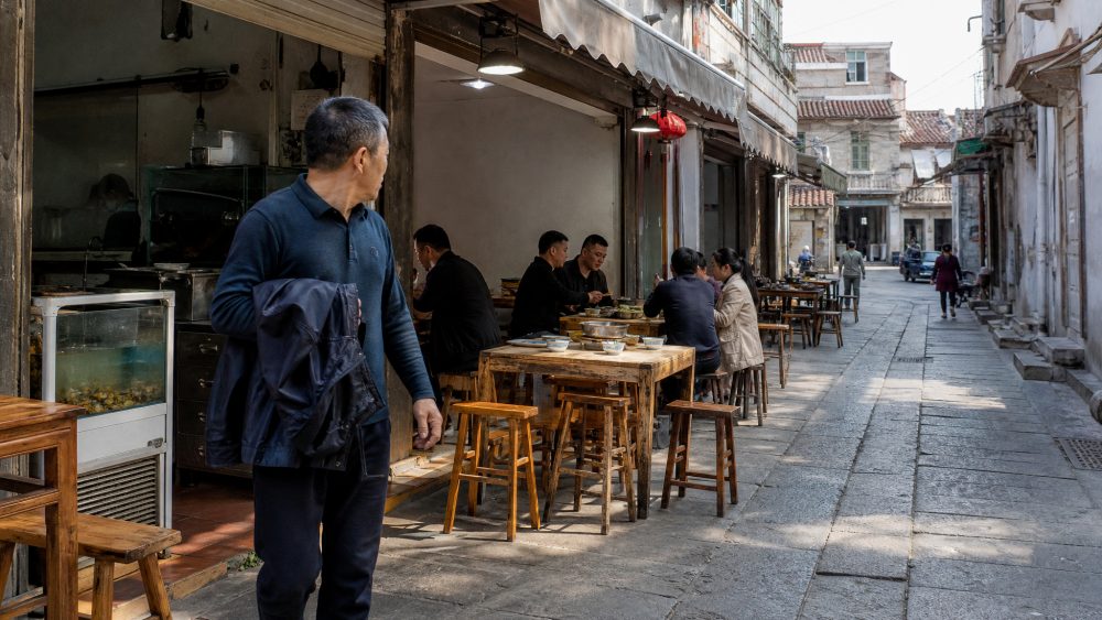 在烟台吃海鲜怎么选?跟着老街食客走一遍胶东家常味
