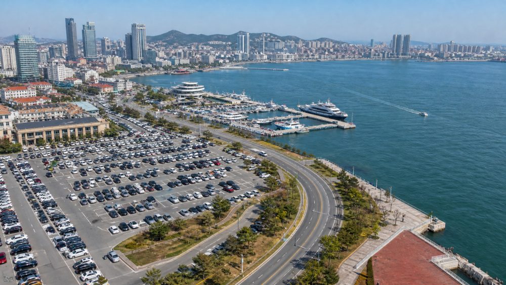 烟台崆峒胜境停车怎么安排,芝罘湾广场周边有2300余个车位
