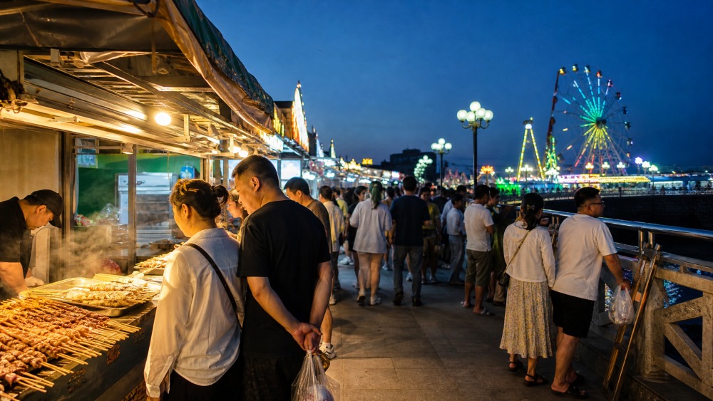 烟台海阳观海夜市,海鲜小吃和游乐场怎么逛